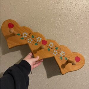 Vintage Heart-Shaped Wooden Wall Hook with Floral Design